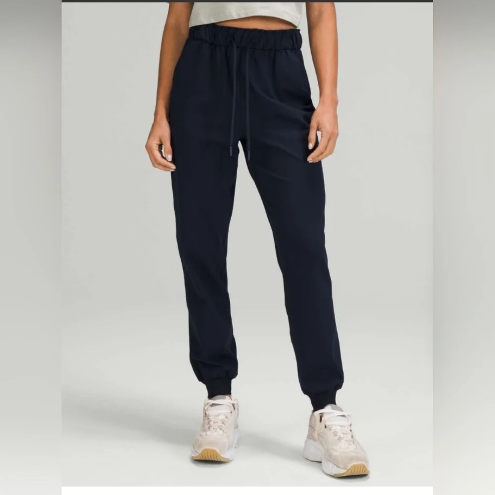 Lululemon Stretch High-Rise Jogger -SZ 6